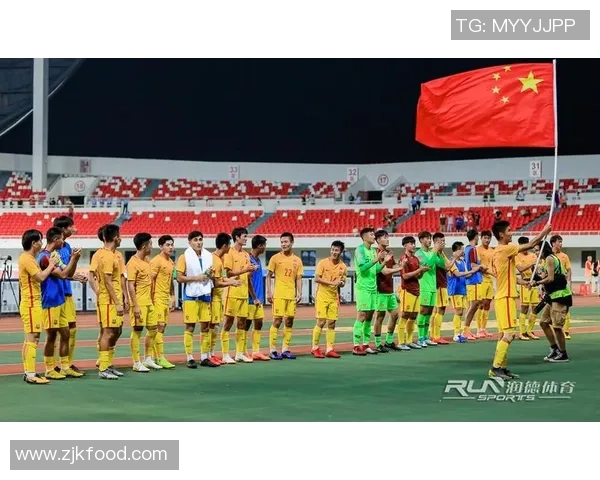 泰国足球明星赛盛况空前球迷热情高涨共庆足球盛宴