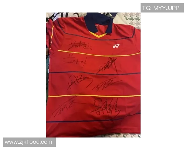 足球明星李毅亲笔签名设计作品展现独特魅力与个性风格的艺术之旅